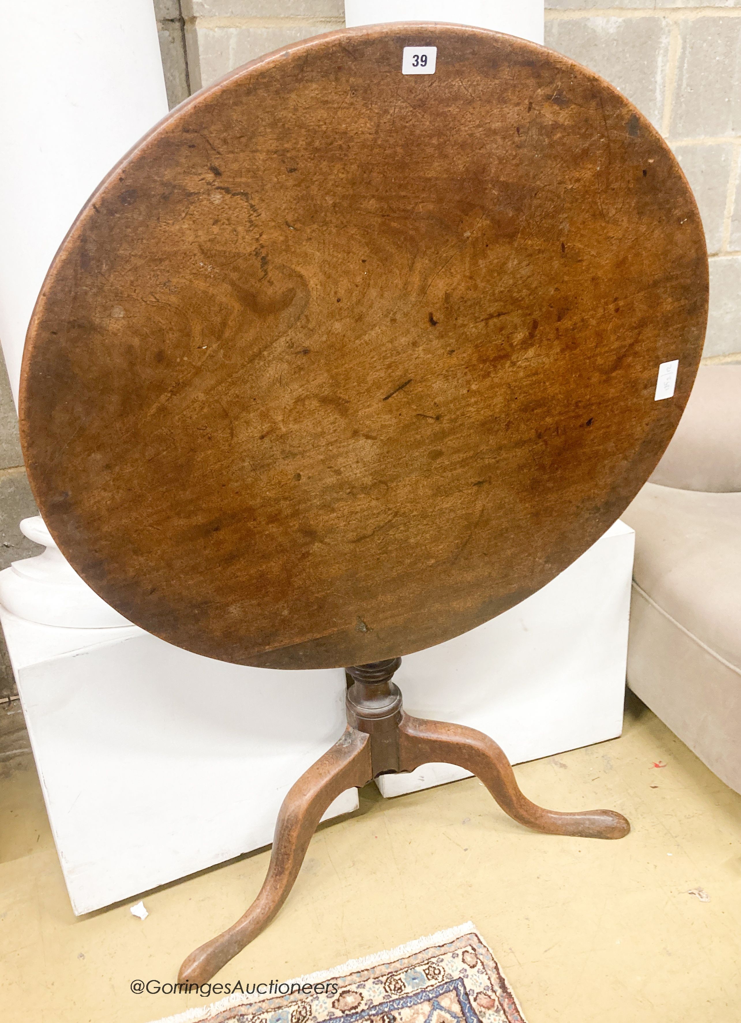 A George III circular mahogany tilt top tea table, diameter 79cm, height 69cm